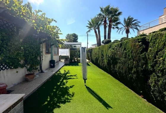 Venta - Chalet Independiente -
Cabo Roig - Costa Blanca