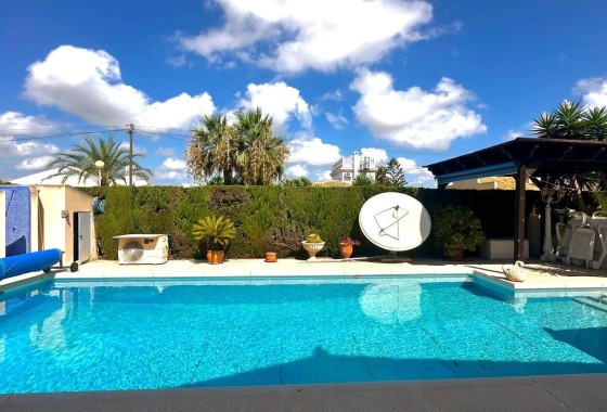 Venta - Chalet Independiente -
Cabo Roig - Costa Blanca