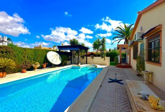 Venta - Chalet Independiente -
Cabo Roig - Costa Blanca