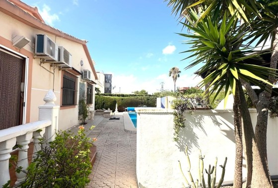 Venta - Chalet Independiente -
Cabo Roig - Costa Blanca
