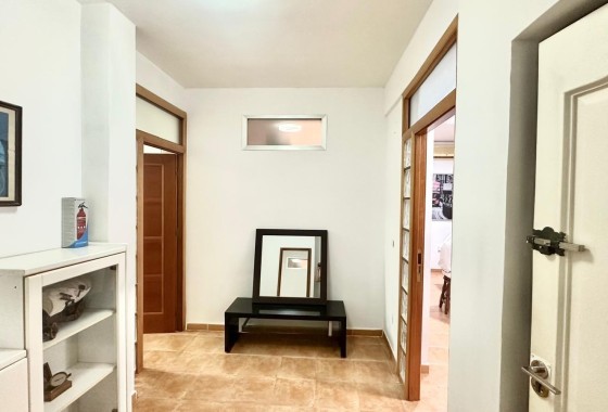 Wiederverkauf - Wohnung / Apartment -
Torrevieja
