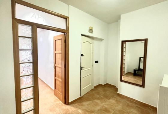 Wiederverkauf - Wohnung / Apartment -
Torrevieja