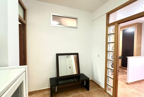 Wiederverkauf - Wohnung / Apartment -
Torrevieja