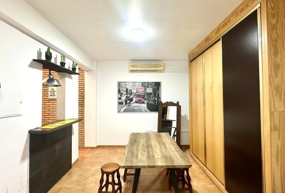 Wiederverkauf - Wohnung / Apartment -
Torrevieja