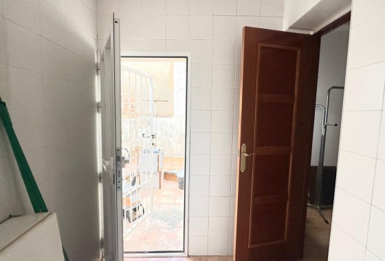 Wiederverkauf - Wohnung / Apartment -
Torrevieja