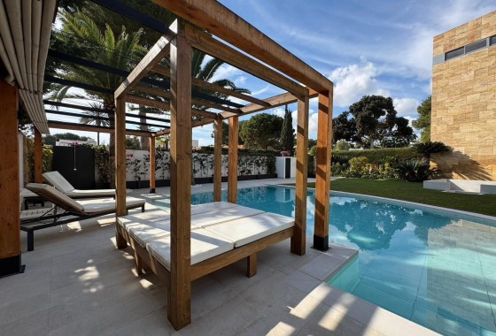 Herverkoop - Vrijstaande Villa -
Orihuela Costa - Altos de Campoamor