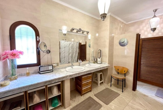 Venta - Chalet Independiente -
Villamartín - Costa Blanca