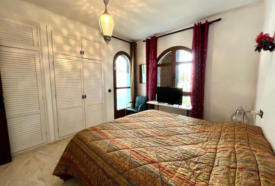 Venta - Chalet Independiente -
Villamartín - Costa Blanca