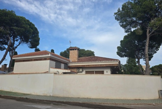 Resale - Freistehende Villa -
Orihuela Costa - Campoamor