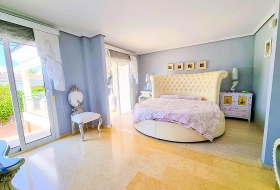 Sprzedaż - Willa wolnostojąca -
Torrevieja - Torre la mata
