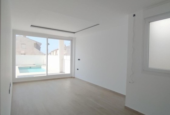 Herverkoop -  -
Torrevieja - Aguas Nuevas