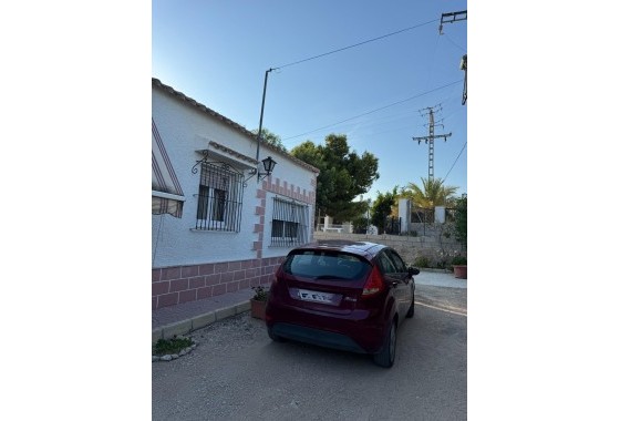 Herverkoop - Vrijstaande Villa -
Albatera - Partida Lomas
