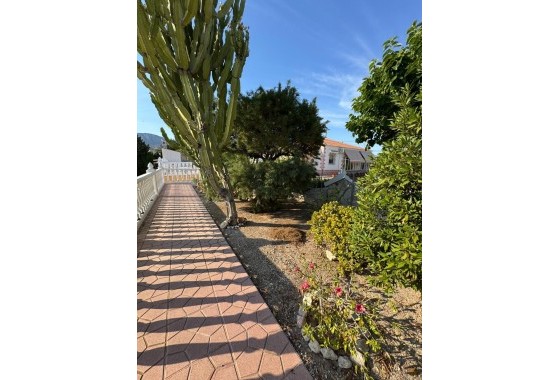 Herverkoop - Vrijstaande Villa -
Albatera - Partida Lomas