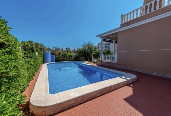 Herverkoop - Vrijstaande Villa -
La Mata - Costa Blanca