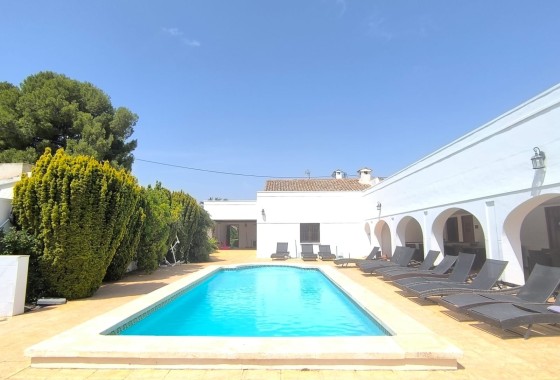 Herverkoop - Vrijstaande Villa -
Villena - Inland