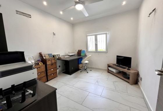 Resale - Freistehende Villa -
San Miguel de Salinas - Inland