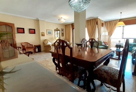 Resale - Wohnung / Appartement -
Torrevieja