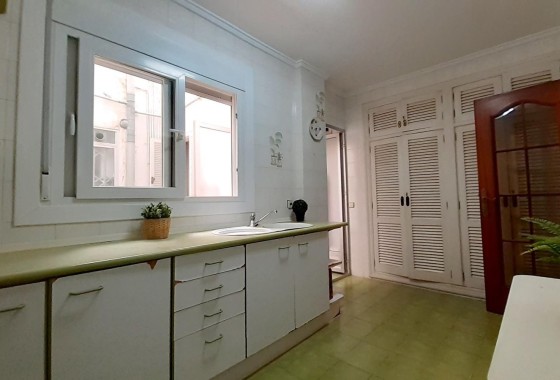 Resale - Wohnung / Appartement -
Torrevieja