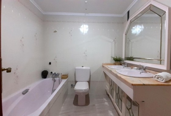Resale - Wohnung / Appartement -
Torrevieja