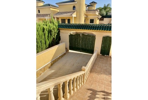 Herverkoop - Halfvrijstaande villa -
Villamartín