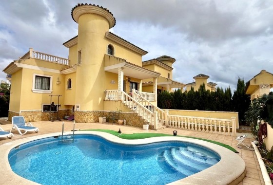 Herverkoop - Halfvrijstaande villa -
Villamartín