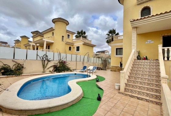 Herverkoop - Halfvrijstaande villa -
Villamartín