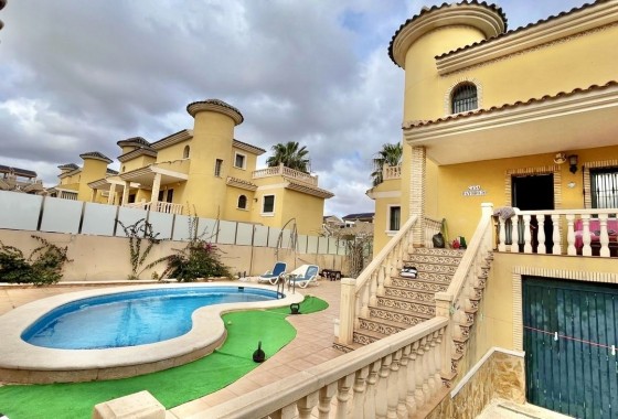 Herverkoop - Halfvrijstaande villa -
Villamartín