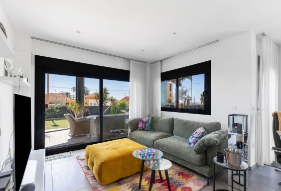 Resale - Freistehende Villa -
Torrevieja - Rosaleda