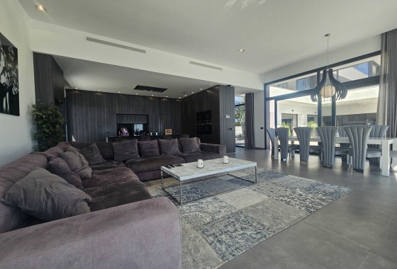 Venta - Chalet Independiente -
Cabo Roig - Costa Blanca