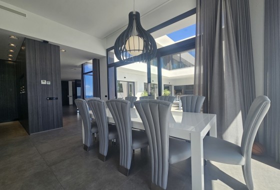 Venta - Chalet Independiente -
Cabo Roig - Costa Blanca