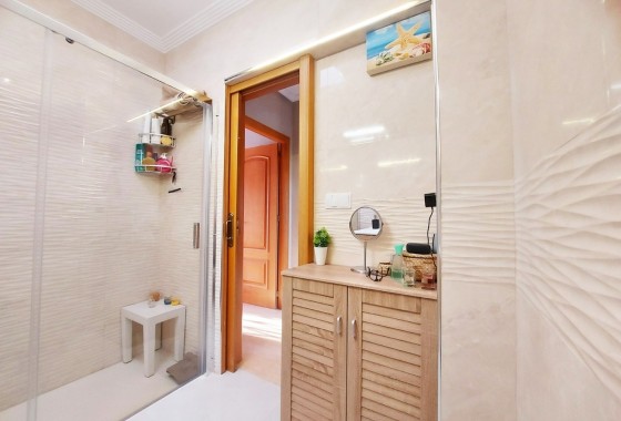 Venta - Casa de pueblo -
Torrevieja