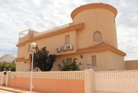Herverkoop - Vrijstaande Villa -
La Manga del Mar Menor - Km 17