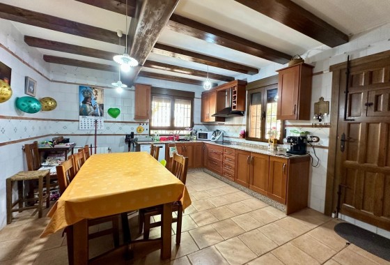 Venta - Chalet Independiente -
Yecla - Inland