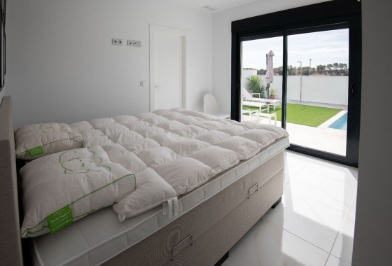 Venta - Chalet Independiente -
Pinar de Campoverde - LOS ROMEROS