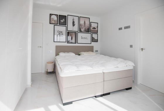 Venta - Chalet Independiente -
Pinar de Campoverde - LOS ROMEROS