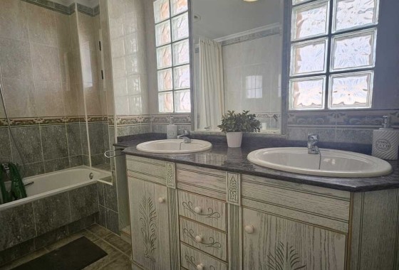 Resale - Freistehende Villa -
Guardamar del Segura - Campomar