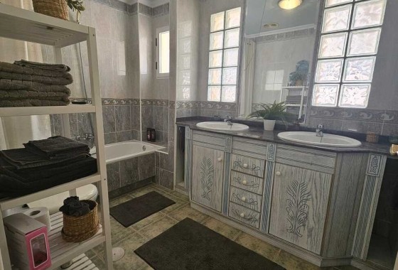 Resale - Freistehende Villa -
Guardamar del Segura - Campomar