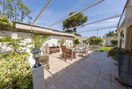 Sprzedaż - Willa wolnostojąca -
Torrevieja - Costa Blanca