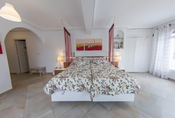 Sprzedaż - Willa wolnostojąca -
Torrevieja - Costa Blanca
