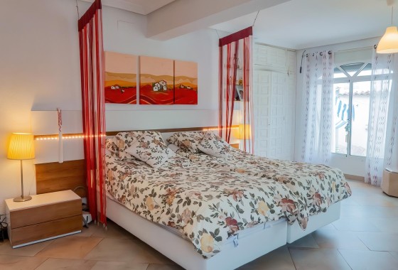 Sprzedaż - Willa wolnostojąca -
Torrevieja - Costa Blanca
