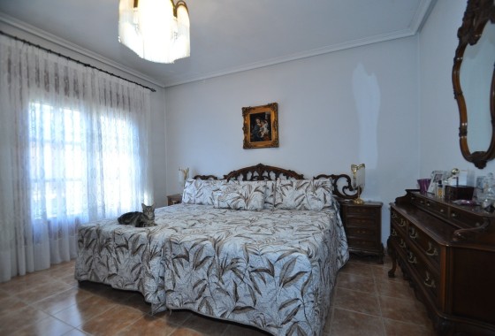Revente - Maison de ville -
Pinoso - Inland