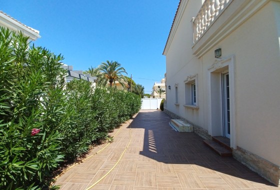 Venta - Chalet Independiente -
Cabo Roig - Costa Blanca