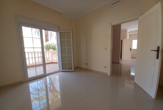 Venta - Chalet Independiente -
Cabo Roig - Costa Blanca