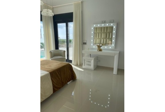 Herverkoop - Vrijstaande Villa -
San Miguel de Salinas - Altos De San Miguel
