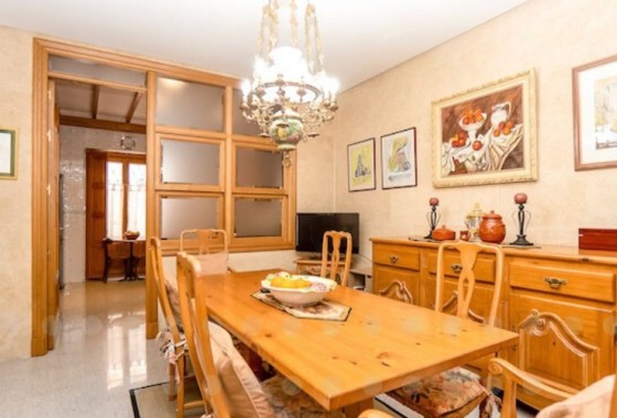 Resale - Stadthaus -
Jumilla - Inland