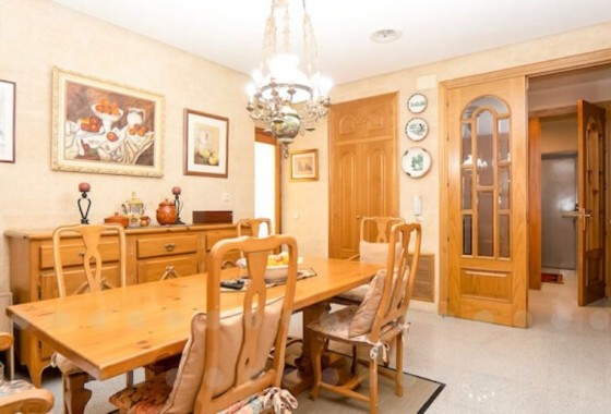 Resale - Stadthaus -
Jumilla - Inland
