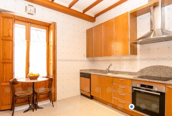 Resale - Stadthaus -
Jumilla - Inland