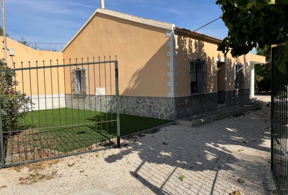 Sale - Detached Villa -
Redován - Inland