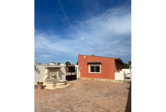 Resale - Detached Villa -
Almoradí