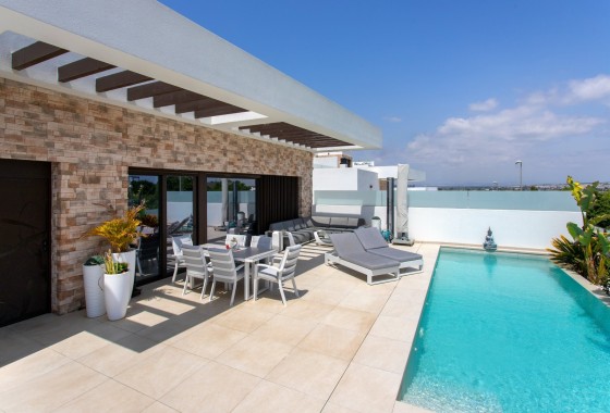 Venta - Chalet Independiente -
Rojales